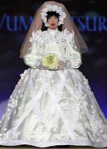 La robe de mariée est magnifique moche