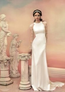 Robe de mariée fermée avec des manches en dentelle