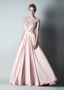 Robe de soirée beige de Pronovias