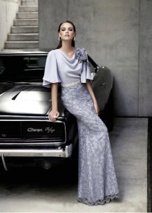 Robe de soirée pour mature par Carla Ruiz avec manches