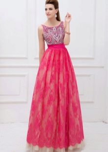 La robe de soirée de Angela & Alison est rouge