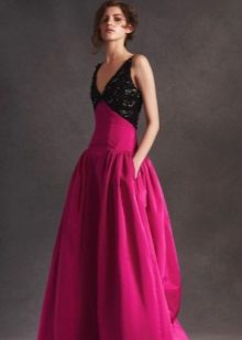 Robe de soirée à haut en dentelle par Oscar de la Renta
