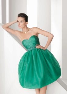 Robe de soirée courte avec haut ajouré