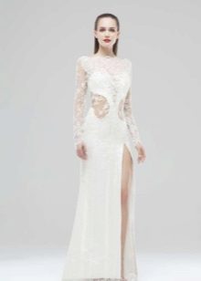 Robe de soirée blanche fermée avec un décolleté