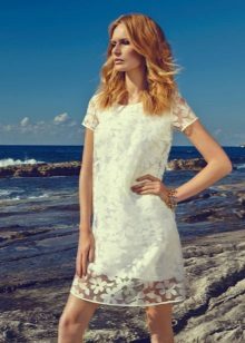 Robe de soirée courte en dentelle blanche