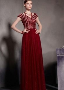 Robe bordeaux à taille haute