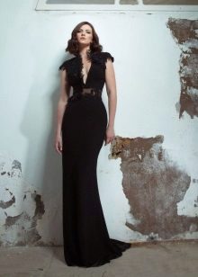 Robe de soirée élégante noire droite sur le sol