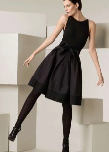 robe avec une jupe de soirée noire de Donna Karan