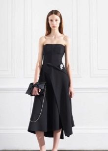 Robe de soirée courte aux épaules ouvertes