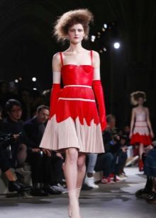 Robe de soirée de Alexander Mcqueen blanche et rouge