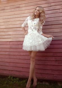 Robe de mariée courte dans le style de bébé dol