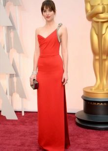 Robe de soirée rouge avec un soutien-gorge