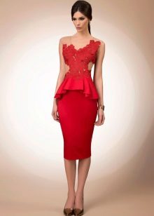Robe fourreau courte en dentelle rouge