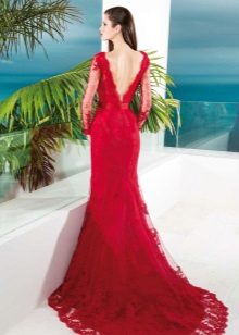 Robe de soirée rouge avec dos et attache ouverts