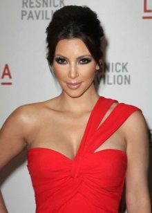 Maquillage pour une robe de soirée rouge