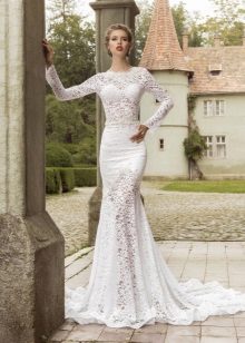 Robe de mariée en dentelle avec train