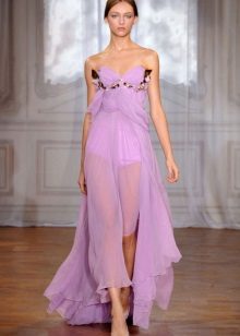 Robe de soirée violette à coupe oblique