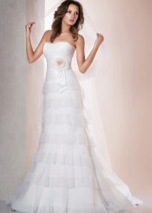 Robe de mariée en dentelle avec jupe en dentelle à plusieurs niveaux