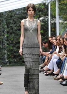 Robe de soirée de Vanessa Montoro au sol