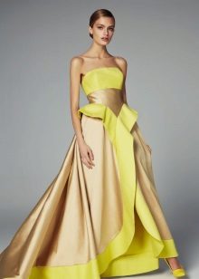 Robe de soirée avec une jupe ample et un corset