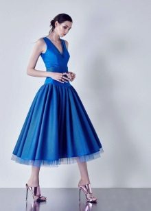 Robe de soirée bleue avec un corset bleu