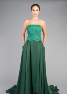 Robe de soirée avec draperie sur le corset