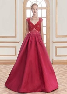 Vestido de noite com corpete de renda vermelha