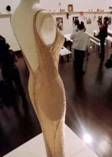 Robe Marilyn Monroe avec strass vue de dos