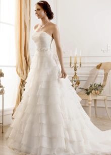 Robe de mariée à silhouette de la collection Idylly de Naviblue Bridal