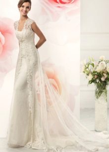Robe de mariée avec traine de la collection BRILLIANCE de Naviblue Bridal