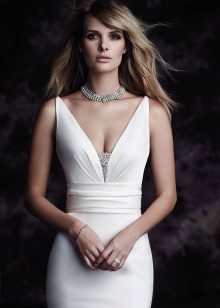 Robe de mariée décorée de strass