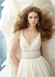 Robe de mariée entièrement décorée de perles