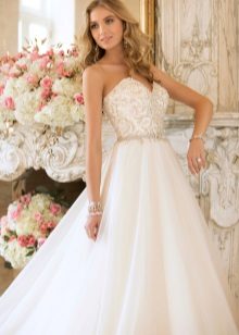 Robe de mariée en papier couleur ivoire