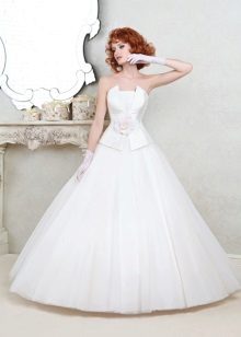 Robe de mariée avec un corset de la collection de fleurs extravagantes