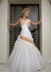 Robe de mariée de la collection Femme Fatale a-silhouette