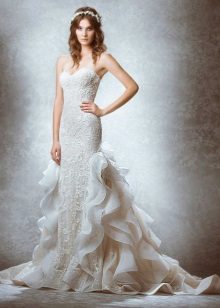 Esküvői ruha a Zuhair Murad 2015-ből a fodrokkal