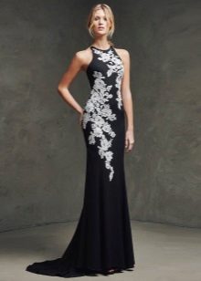 Robe de soirée noire avec dentelle blanche