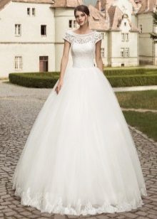 Robe de mariée de luxe avec encolure de bateau