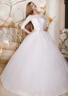 Robe de mariée magnifique fermée d'une collection Souffle de printemps