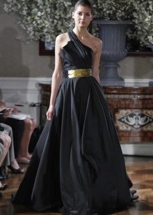 Robe de mariée noire sur une épaule