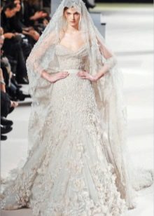 Csipke esküvői ruha, fátyol, Elie Saab