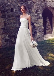 Robe de mariée avec jupe plissée