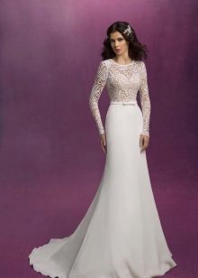 Robe de mariée de la collection SONESTA avec un haut en dentelle