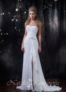 Robe de mariée de la collection EUROPE COLLECTION avec une fente