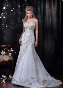 Robe de mariée par Natalia Romanova avec un train