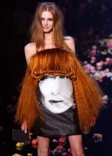 Robe de soirée avec cheveux