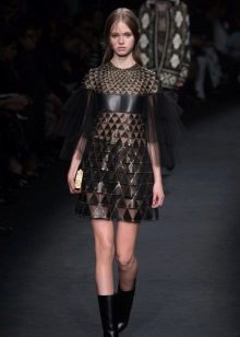 Bottes pour une robe courte de soirée