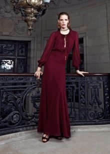 Robe de soirée rouge dans un sol de fête