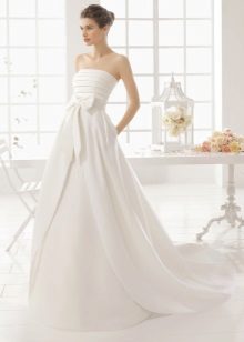 Robe de mariée A-ligne avec train et arc