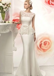 Robe de mariée en satin avec un train petit poisson